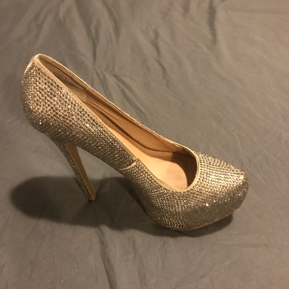 Heels - Picture 2 of 4